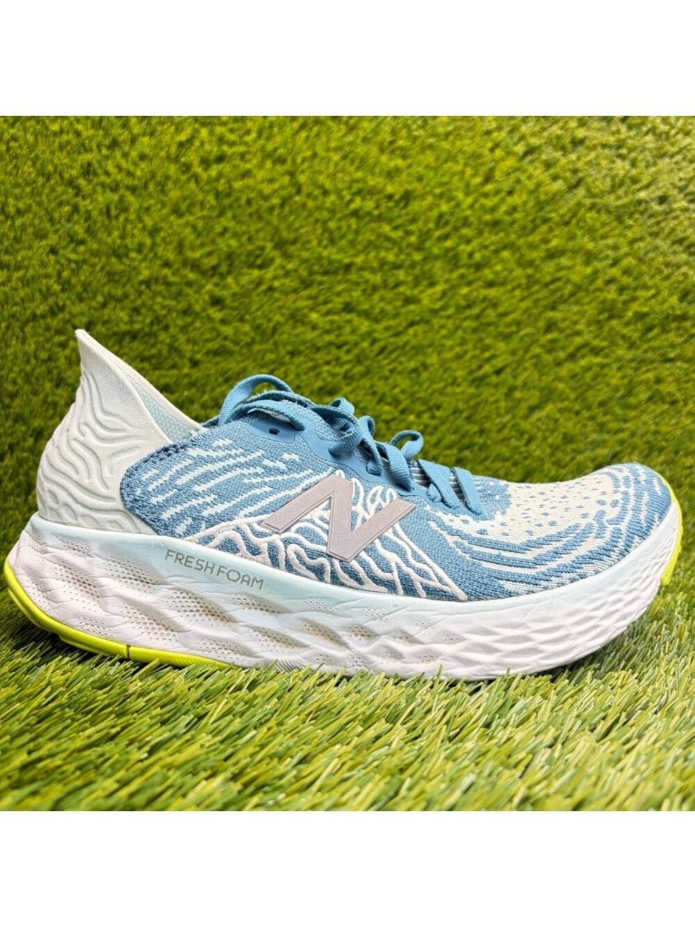 New Balance Fresh Foam 1080v10 Womens Size 8 Blue White Running Shoes Sneakers